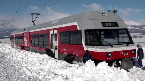 Wintereinbruch in Südosteuropa: Verkehrschaos in der Slowakei, Stromausfall in Tschechien