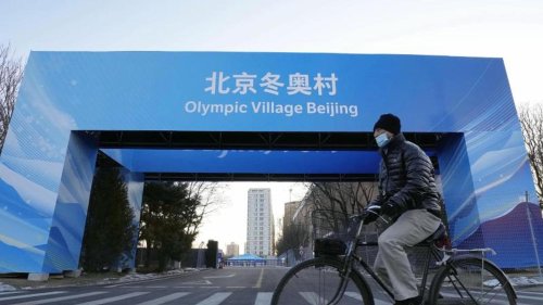 Olympische Winterspiele: Olympische Dörfer ohne Feier eröffnet - Politischer Streit