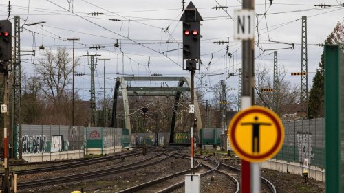 Kriegsfolgen: Weltkriegsbombe an Bahnstrecke Karlsruhe-Basel gesprengt