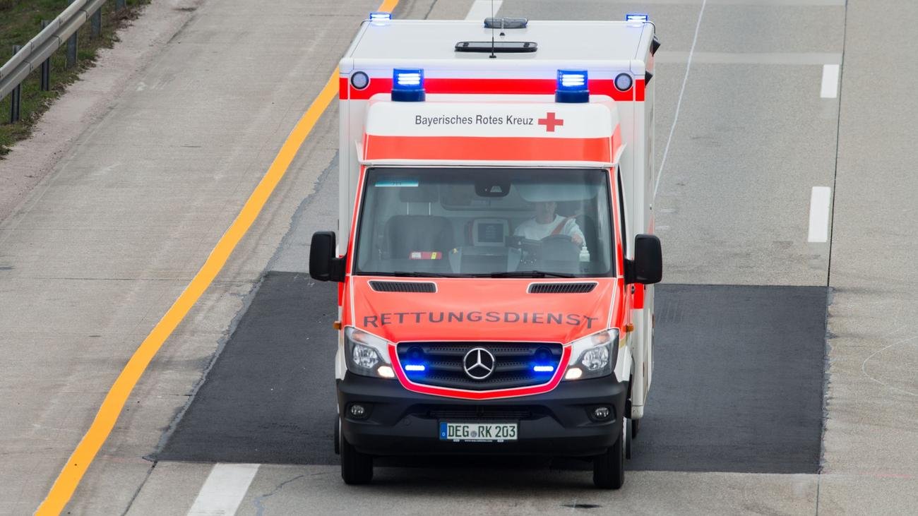 Medizinischer Notfall: Herzinfarkt auf Autobahn - Ersthelfer rettet Leben
