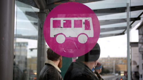 Gesundheitsminister: Lucha will Maskenpflicht in Bussen und Bahn beibehalten