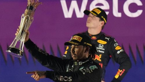 Formel 1: Wahnsinn in der Wüste - Hamilton-Sieg vor Verstappen