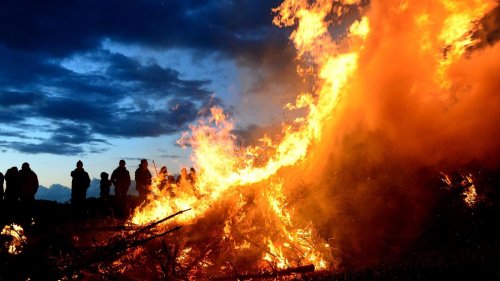Feiertage: Schlägereien beim Osterfeuern - mehrere Verletzte