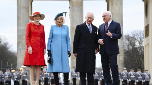 König Charles Besuch: Berlin, elf Grad, das Königspaar ist gelandet