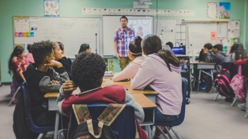 Sozialarbeiter: "Ein Schüler warf mit Stühlen"