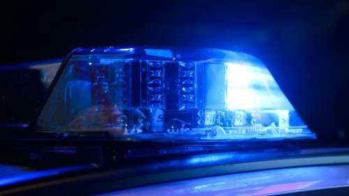 Tödlicher Unfall: Auto überschlägt sich mehrfach - Fahrer tot