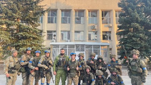 Ukraine-Überblick: Russland zieht sich aus Lyman zurück, Ukraine erhält weitere Haubitzen