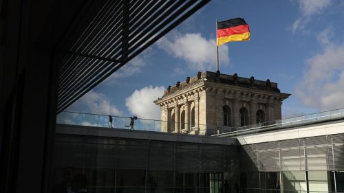 Abstimmung im Bundestag: Bundestag stimmt über Schuldenpaket ab