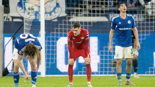 Fußball: Medizinischer Notfall auf Schalke: Fans schweigen