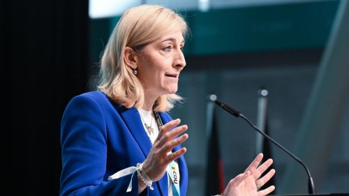 Pflegeversicherung: Warken will drohendes Milliardenloch in der Pflege abwenden