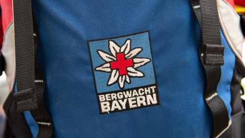 Notfall: Gleitschirmflieger stürzt ab und landet in Wandergruppe