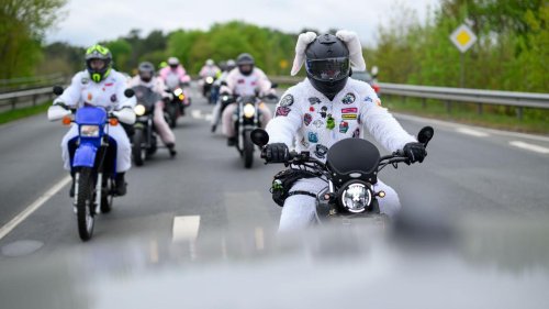 Hilfe für Kinder: Biker in Hasenkostümen fahren für guten Zweck