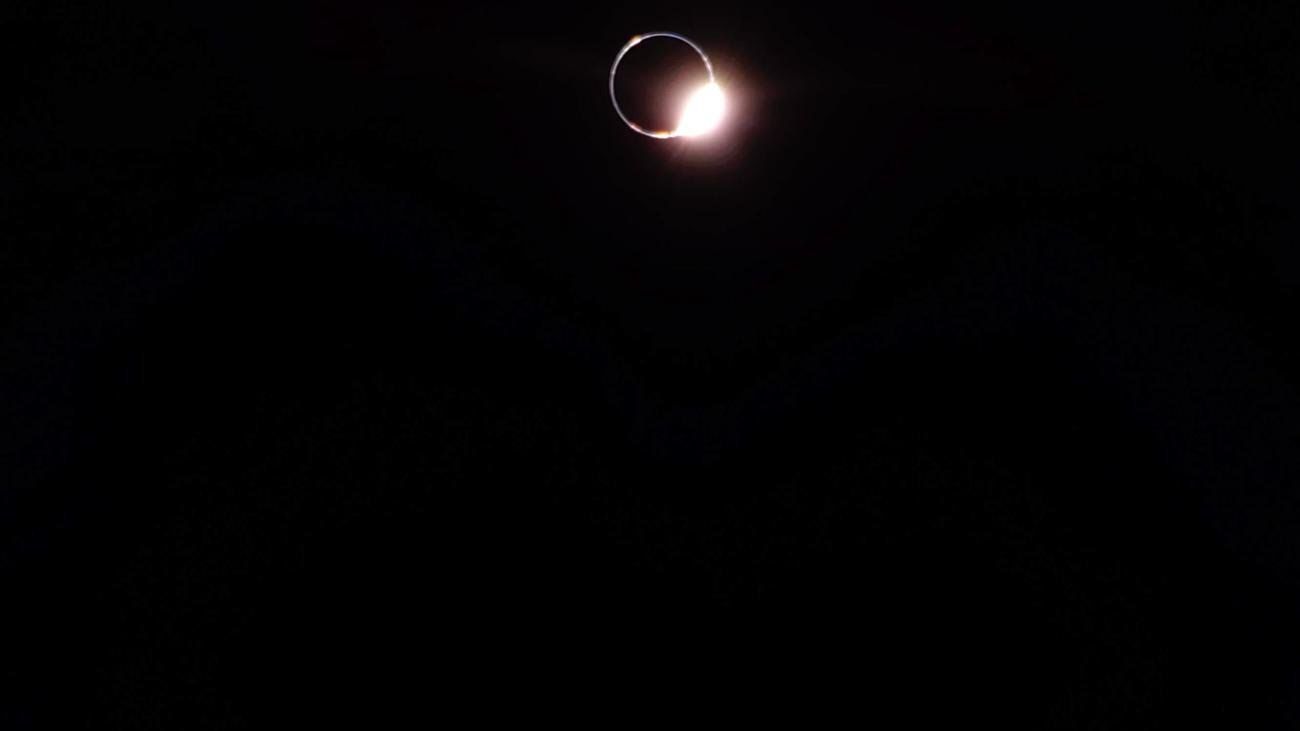 Raumfahrt: Sonnenfinsternis vom Mond aus fotografiert