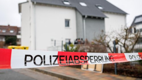 Mordversuch: Mann in Wohngebiet niedergestochen - Tatwaffe gefunden