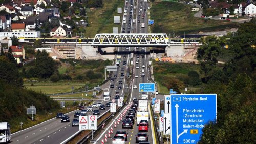 Verkehr: Vollsperrung auf A8 - Autofahrer müssen Umwege einplanen