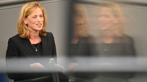 Pflegende Angehörige: Bundesfamilienministerin will Pflegegeld als Lohnersatz einführen