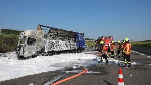 Straßensperrung: A8 nach München bei Merklingen gesperrt: Lastwagen brennt