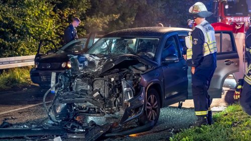 Verkehr: Zwei Tote und sechs Verletzte bei Autounfall in Gummersbach