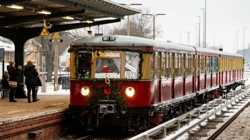 Brauch: Berliner "Weihnachtszug" seit 15 Jahren wieder unterwegs