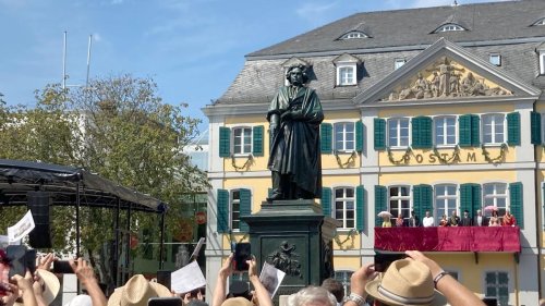 Geschichte: Historisches Spektakel um Beethoven-Denkmal in Bonn