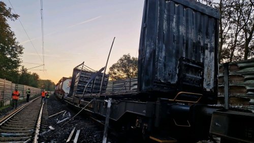 Deutsche Bahn : Verspätungen und Ausfälle nach Brand auf Bahnstrecke