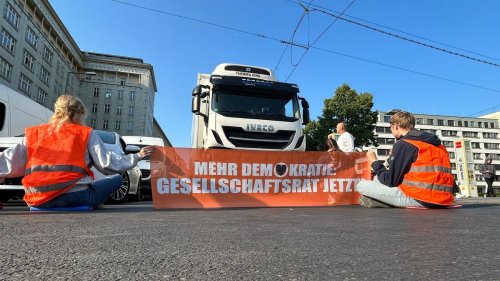 Klimaaktivisten: Letzte Generation blockiert erneut Straßen in Berlin