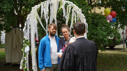 Berlin-Neukölln: Zahlreiche Trauungen bei "Pop-up-Hochzeitsfestival"