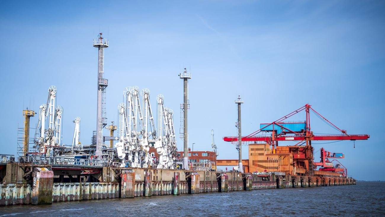 Energieversorgung: Ein Jahr nach Schiffsankunft - Noch kein LNG-Import in Stade