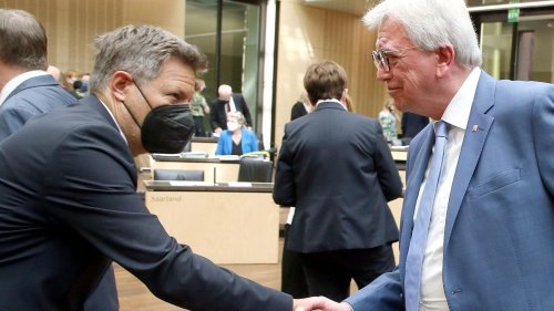 Hessischer Ministerpräsident: Regierungschef Bouffier: "Großes Gefühl der Dankbarkeit"