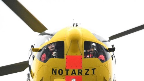 Notfall: E-Scooter kollidiert mit Auto - 19-Jähriger schwer verletzt