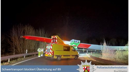 Verkehrsbehinderung: Schwertransporter blockiert Autobahnkreuz