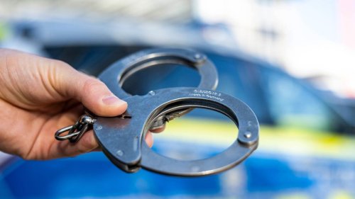Ermittlungen: Polizeibeamte in Tübingen verletzt: 32-Jähriger festgenommen