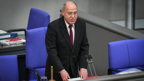 Bundestag: Alterspräsident Gysi eröffnet Bundestagssitzung mit politischer Rede