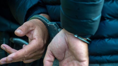 Diebstahl: Raub und Straßenraub an einem Tag: 35-Jähriger in U-Haft