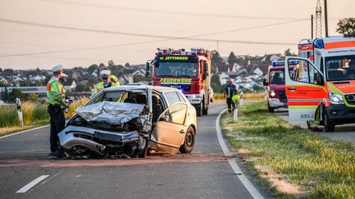 Landkreis Böblingen: Fünf Verletzte bei Frontalzusammenstoß von zwei Autos