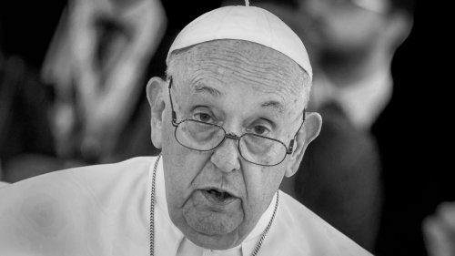 Tod von Papst Franziskus: Kondolenzbuch für Katholiken in Region Hannover
