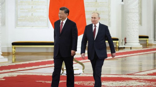Xi Jinping bei Wladimir Putin: Inszenierte Freundschaft mit klarer Hierarchie