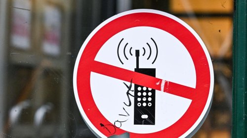 Bildung: Landtag will Handys an Schulen verbieten - Kritikpunkte?