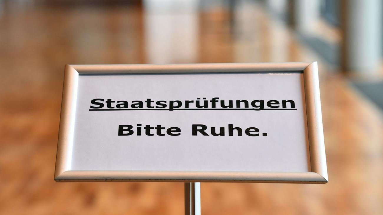 Rechtswissenschaften: Zweite Staatsprüfung bestanden - 55 neue Volljuristen