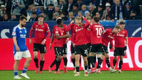 2. Bundesliga: Mit zwei späten Toren: Hannover dreht Spiel auf Schalke