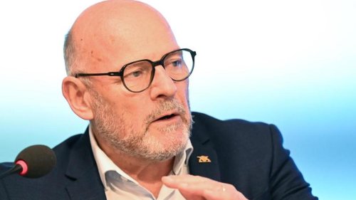 Verkehr: Verkehrsminister Hermann: E-Autos fahren nicht klimaneutral