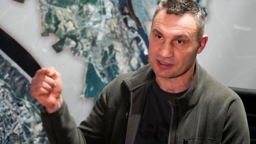 Rotes Rathaus: Giffey und Klitschko eröffnen Ausstellung mit Kriegsfotos