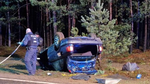 Verkehrsunfall: Auto überschlägt sich: Zwei Schwerverletzte
