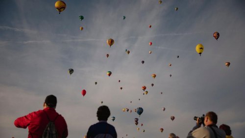 Heißluftballons: Bunte Punkte über Bonn: Ballonfestival gestartet