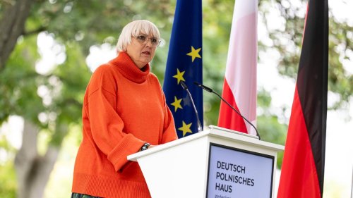 Kriegsgedenken: Claudia Roth warnt vor russischem "Propaganda-Feuerwerk"