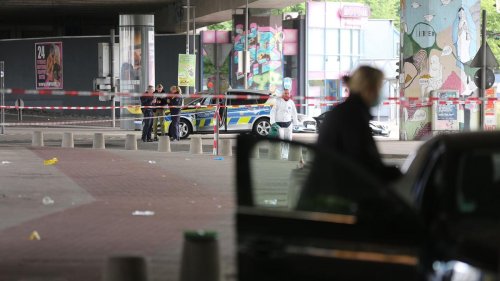 Mit scharfem Gegenstand: Nach Angriff auf fünf Menschen: Zwei Opfern geht es besser