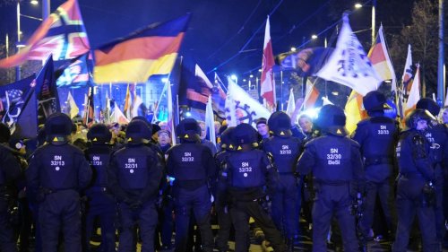 Demonstrationen: Rechte Kundgebung trifft auf starken Gegenprotest in Leipzig