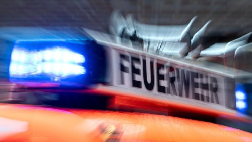 Feuerwehreinsatz: Scheune ausgebrannt - drei Personen verletzt