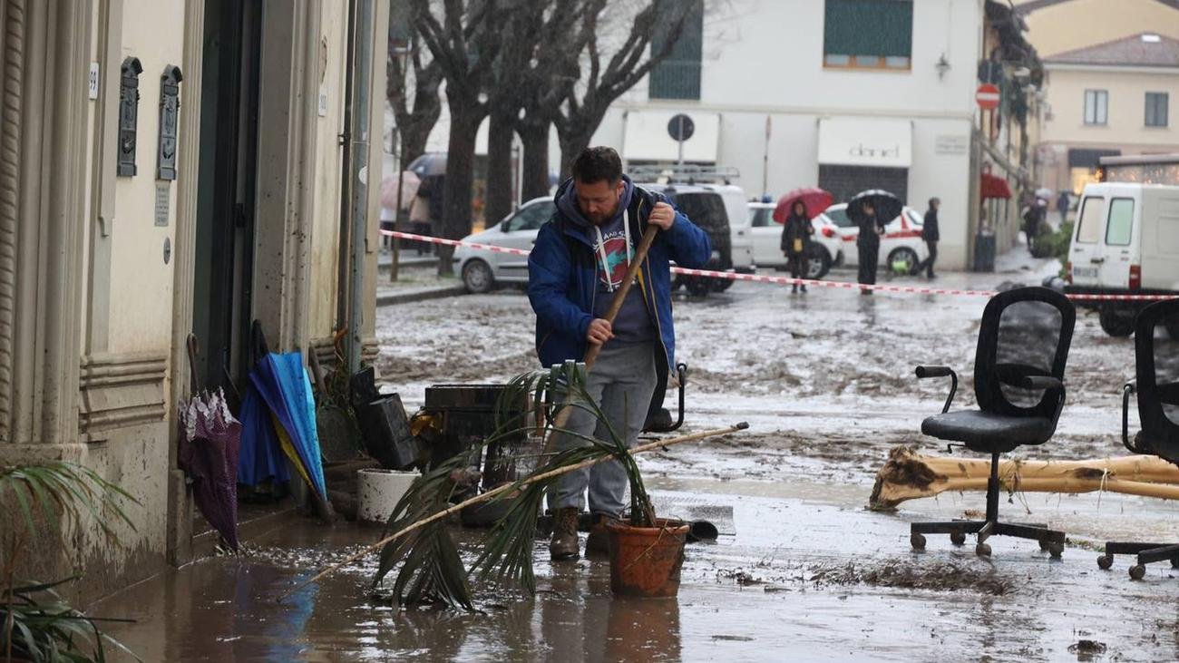 Hochwasser: "Wie eine Mauer aus Wasser" - Unwetterschäden in Italien