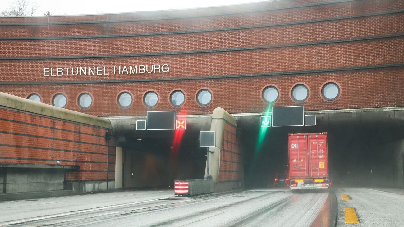 Verkehr: Elbtunnel teilweise gesperrt - Verkehr nach Hamburg stockt